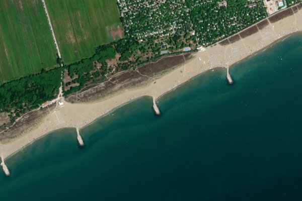 Immagine satellitare dei dintorni di Cavallino-Treporti · settore del frangiflutti