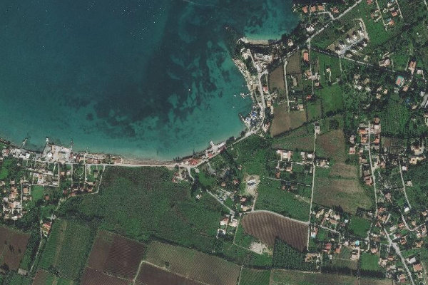 Immagine satellitare dei dintorni di Siracusa · settore del frangiflutti