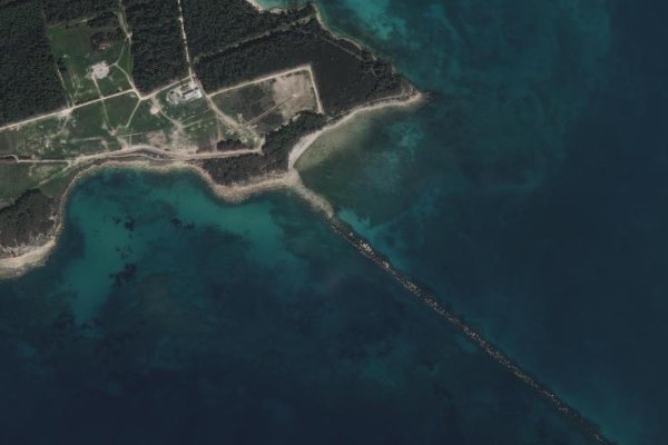 Immagine satellitare dei dintorni di Taranto · settore del frangiflutti 3