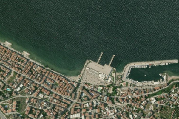 Immagine satellitare dei dintorni di Güzelyalı Feribot İskelesi Kıyısı