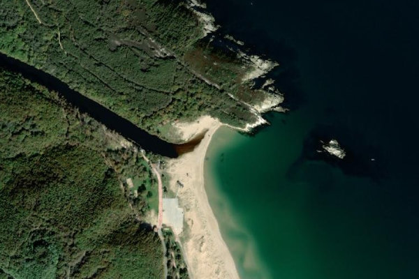Immagine satellitare dei dintorni di Kastro Plajı