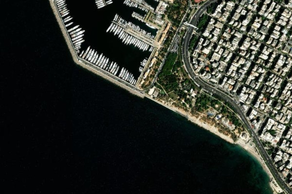 Immagine satellitare dei dintorni di Flisvos · fuori dal porto turistico