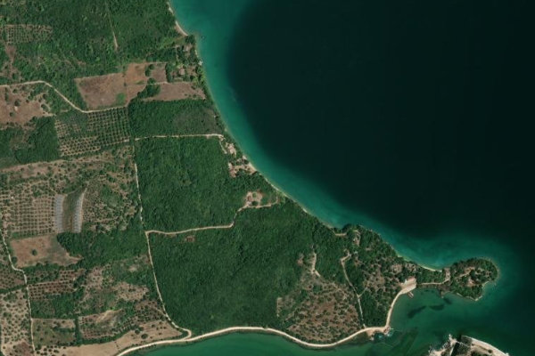 Immagine satellitare dei dintorni di Limnothálassa Liméni
