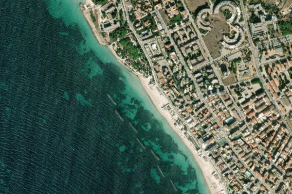 Alghero mendirek sektörü çevresinin uydu görüntüsü