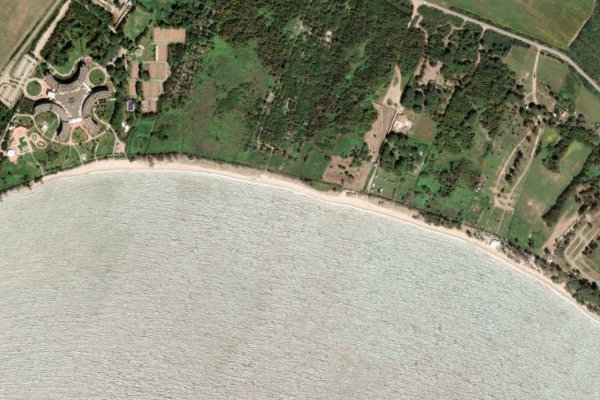 Spiaggia Mugoni çevresinin uydu görüntüsü