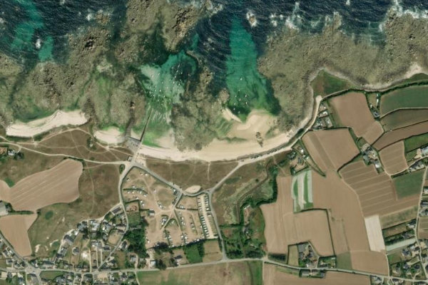 Plage de Kervaliou çevresinin uydu görüntüsü