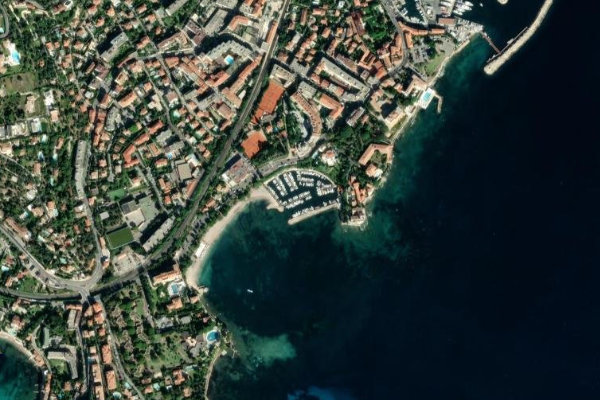 Port de Pierre Fourmis çevresinin uydu görüntüsü