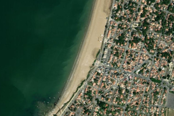 plage de tharon çevresinin uydu görüntüsü