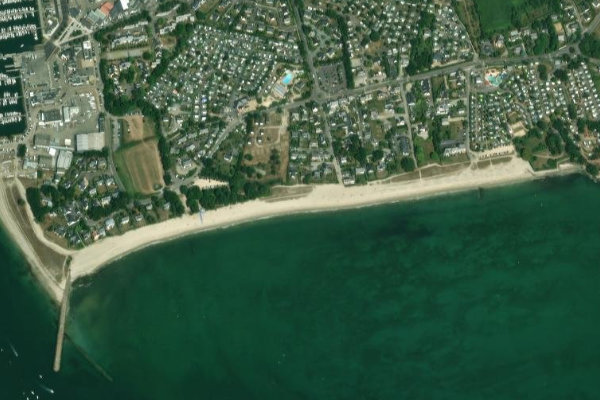 Plage de Kerleven çevresinin uydu görüntüsü