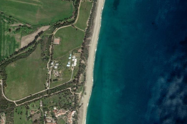 Plage naturisme çevresinin uydu görüntüsü