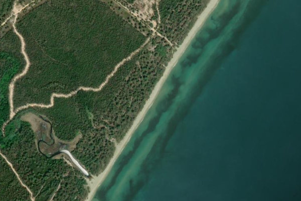 Plage de Pinia çevresinin uydu görüntüsü