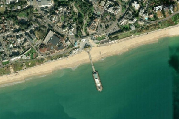 Bournemouth Pier çevresinin uydu görüntüsü