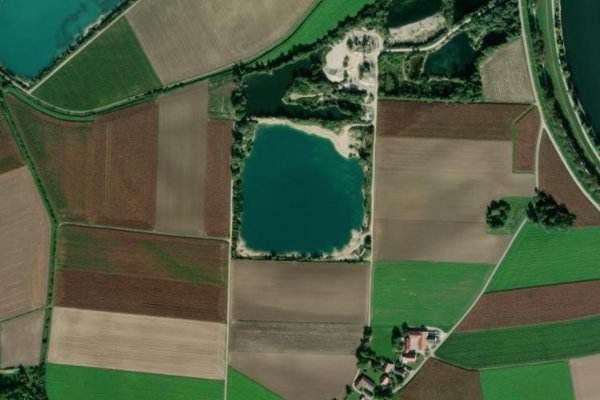 Baggersee Künzing çevresinin uydu görüntüsü