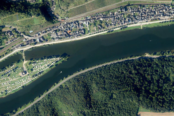 Mosel (Hatzenport) çevresinin uydu görüntüsü