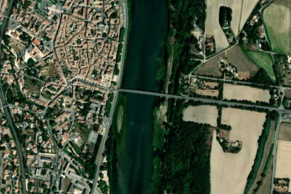 Le Rhône (Pierrelatte) çevresinin uydu görüntüsü
