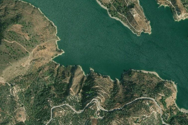 Embalse de Béznar çevresinin uydu görüntüsü