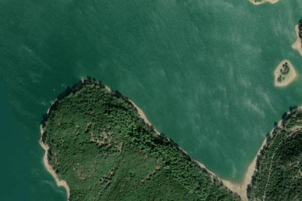 Embalse de Los Hurones çevresinin uydu görüntüsü