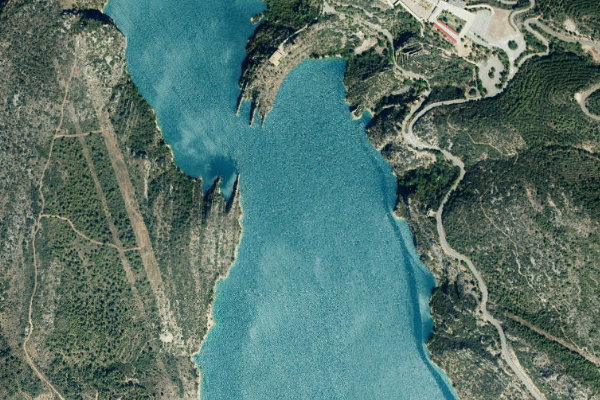Embalse de El Grado çevresinin uydu görüntüsü