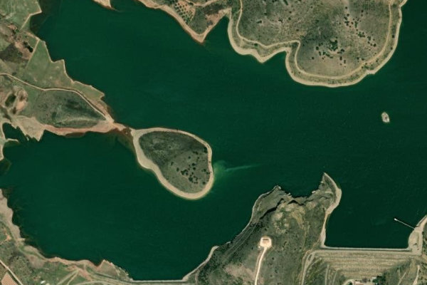 Embalse de Maidevera çevresinin uydu görüntüsü
