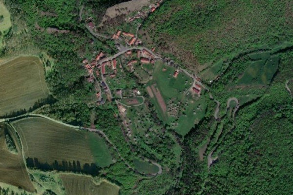 Loděnice (Tetín) çevresinin uydu görüntüsü