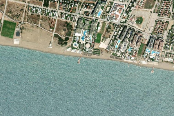 16+ Adults Only Beach çevresinin uydu görüntüsü