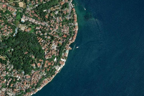 Yeniköy Şehir Hatları İskelesi çevresinin uydu görüntüsü