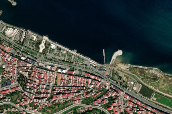 Akçaabat Sahil Bandı çevresinin uydu görüntüsü