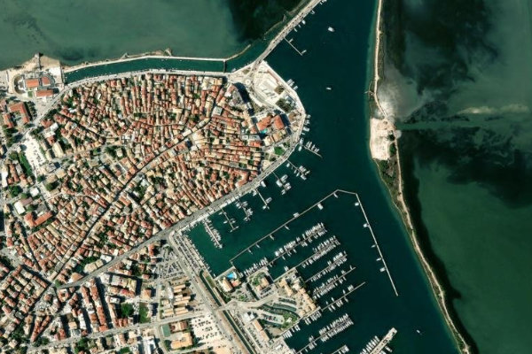 Lefkada Kanalı çevresinin uydu görüntüsü