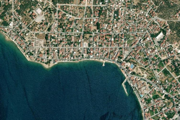 Órmos Agriás çevresinin uydu görüntüsü