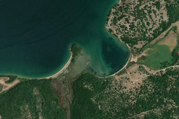 Órmos Agíou Pétrou çevresinin uydu görüntüsü