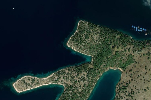 Órmos Vourliá çevresinin uydu görüntüsü