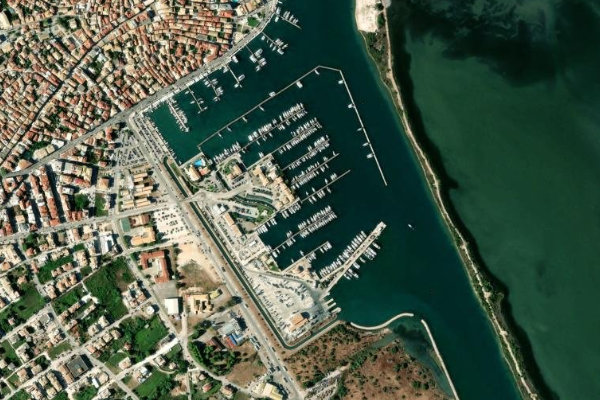 Lefkas Marina çevresinin uydu görüntüsü