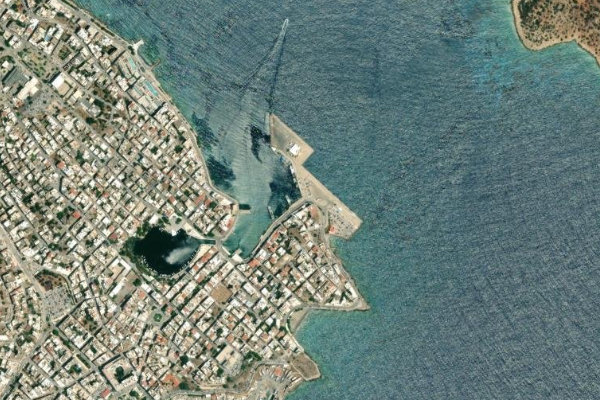 Aghios Nikolaos ferry terminal çevresinin uydu görüntüsü