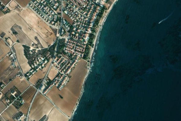 Larnaka kıyı erişim noktası 806 çevresinin uydu görüntüsü