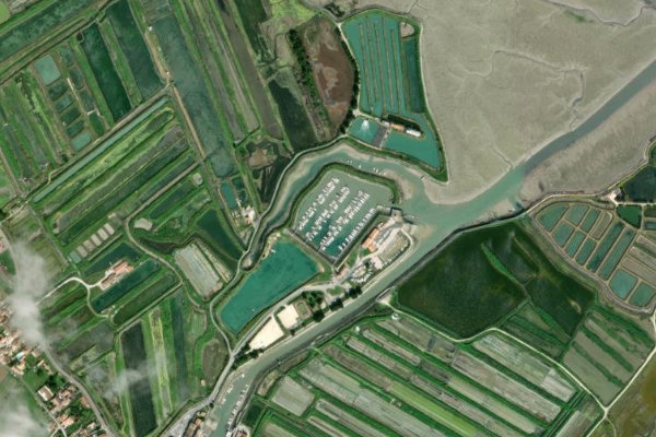 Imagem de satélite da zona de Bassin de chasse de la Criée