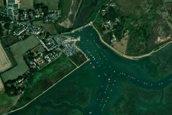 Imagem de satélite da zona de Hurst Castle Ferry