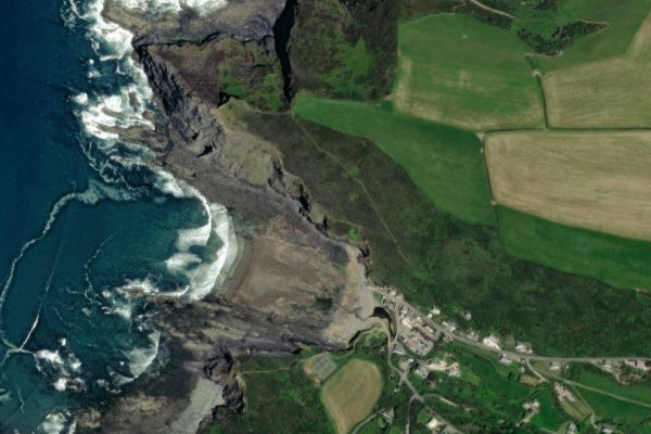 Imagem de satélite da zona de Crackington Beach