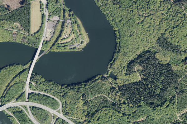 Imagem de satélite da zona de Olper Vorbecken (Biggesee)