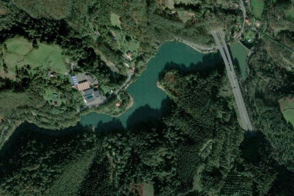 Imagem de satélite da zona de Embalse de El Regato (Barakaldo)