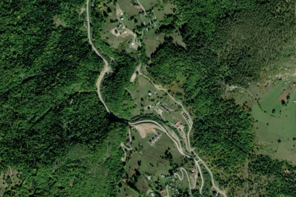 Imagem de satélite da zona de Lumbardhi i Pejës – Rugova (Kuqishtë)