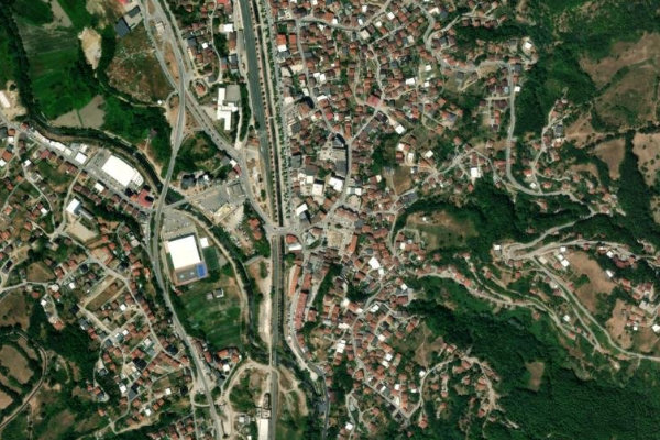 Imagem de satélite da zona de Lepenc – Kaçanik