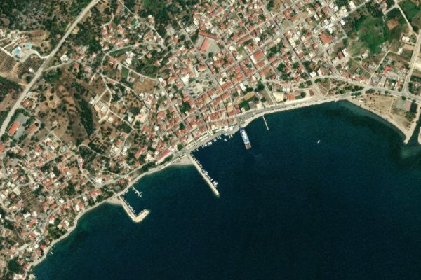 Imagem de satélite da zona de Astakos · porto