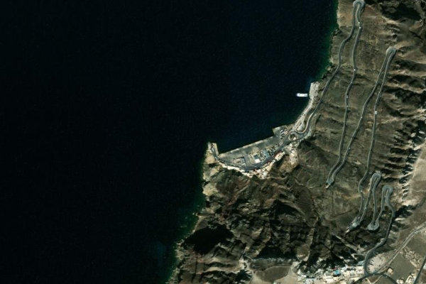 Imagem de satélite da zona de Athinios · porto
