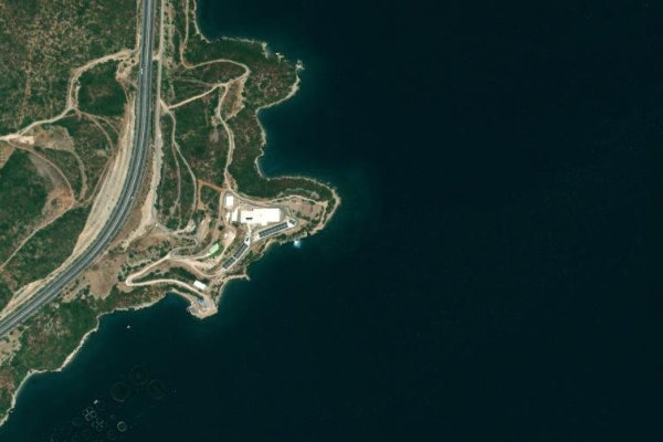 Imagem de satélite da zona de Ákra Tápia