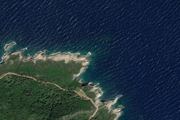 Imagem de satélite da zona de Ákra Gouroúni