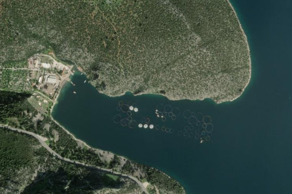 Imagem de satélite da zona de Órmos Selónta
