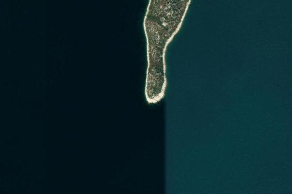 Imagem de satélite da zona de Ákra Marathónos