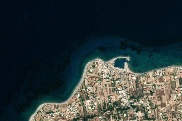 Imagem de satélite da zona de Ákra Loútsa