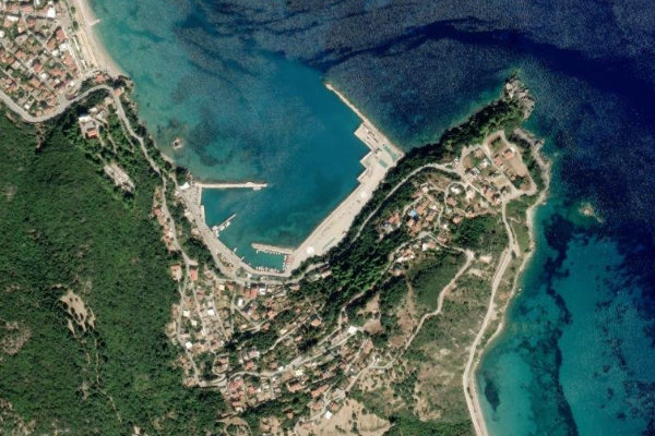 Imagem de satélite da zona de Poros, Kefalonia Port
