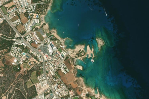 Imagem de satélite da zona de Nissia Bay Beach